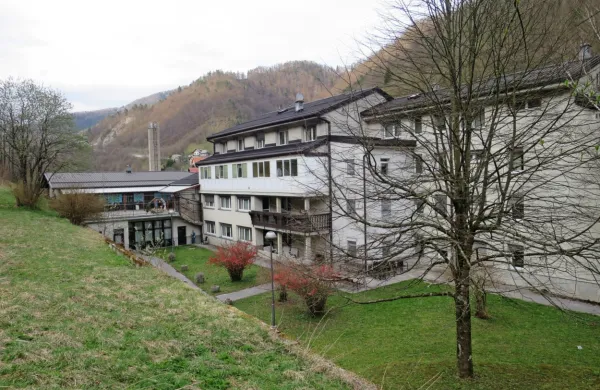 Zastarel dom za starostnike in ljudi s posebnimi potrebami ne more dobiti  denarja EU za obnovo, ker je po zaslugi države nekdaj sicer 
javni zavod pristal v zasebni lasti.