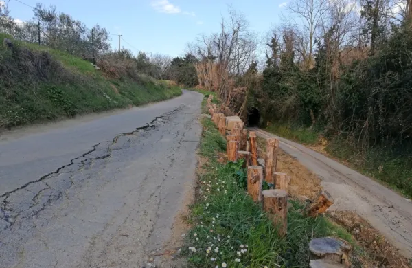 Močno po&scaron;kodovano cesto v starem Jagodju bodo obnovili