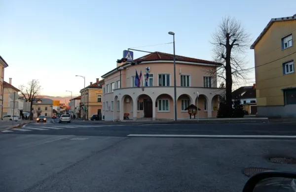 Zaradi novih kolesarskih poti se bo precej spremenil tudi prometni 
režim v središču Pivke, od koder bodo kolesarji lahko odpeljali 
proti Postojni, Ilirski Bistrici in Košani.   