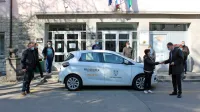 Župan je ključe vozila, s katerim bodo opravljali brezplačne 
prevoze, predal Valeriji Zalar. 