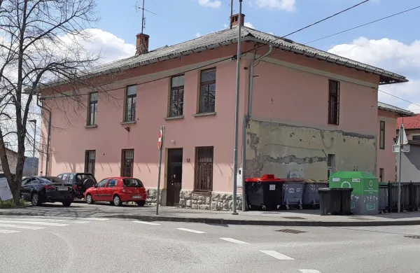 Naprodaj je tudi stavba nekdanje policijske postaje na je Rozmanovi 14.