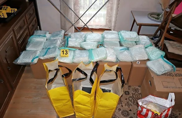 Rekordno količino različnih prepovedanih drog so kriminalisti zasegli na domu vodje kriminalne 
združbe, doma iz   okolice Maribora.