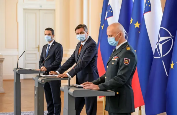 Z leve: Matej Tonin, Borut Pahor in Robert Glavaš 