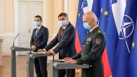 Z leve: Matej Tonin, Borut Pahor in Robert Glavaš 