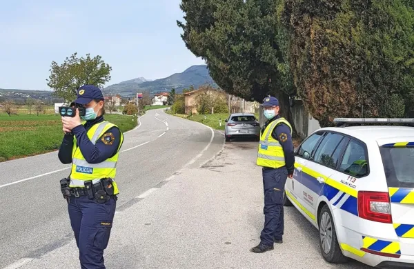 Večino prekoračitev hitrosti so izmerili v naseljih