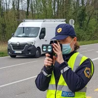 Večino prekoračitev hitrosti so izmerili v naseljih