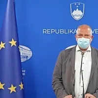 Vodja konzularnega sektorja na ministrstvu za zunanje zadeve 
Andrej Šter