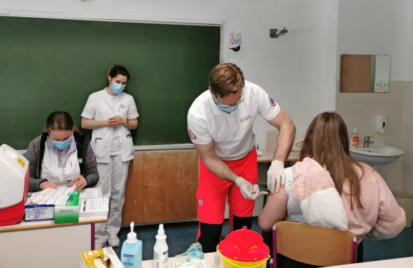 Maturante so cepili kar v &scaron;oli