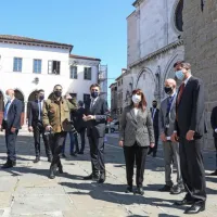 Pahor in gr&scaron;ka predsednica v Kopru odkrila klop prijateljstva