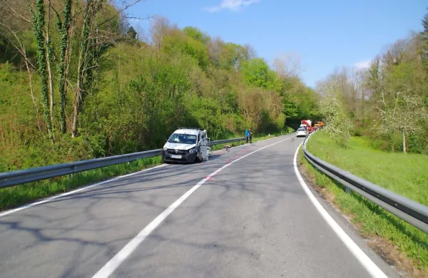 Pijan ni izpeljal ovinka in trčil