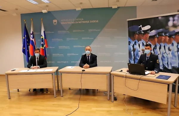 Podrobnosti hitre preiskave so pojasnili na današnji novinarski  
konferenci.