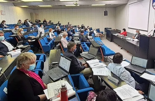 Sežanski občinski svetniki so na četrtkovi seji   razrešili  komisijo za 
mandatna vprašanja, volitve in imenovanja.