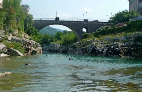 Tudi na Kanalskem so odločno proti ukinitvi statusa kopalnih voda 
na kopališču v Kanalu. 