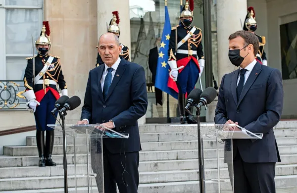 Premier Janez Janša se je danes v Parizu srečal s francoskim 
predsednikom Emmanuelom Macronom. 