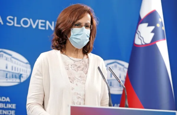 Direktorica Nacionalnega laboratorija za zdravje, okolje in hrano  
Tjaša Žohar Čretnik