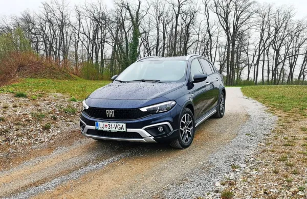 Najcenejši tipo pri nas, s popusti vred, stane 13.940 evrov, različica 
cross pa nekaj več kot 17 tisočakov.