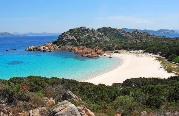 Otok Budelli (foto: Luca Giudicatti)

