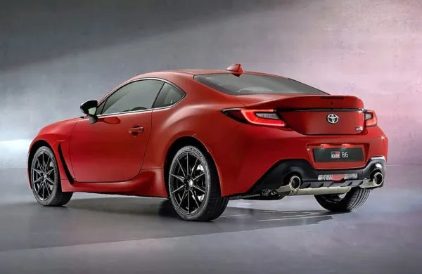 Toyota je predstavila naslednika GT86, ki ima zdaj oznako GR86, v 
svetu električarjev in športnih terencev pa je zadnji branik 
klasične športnosti.