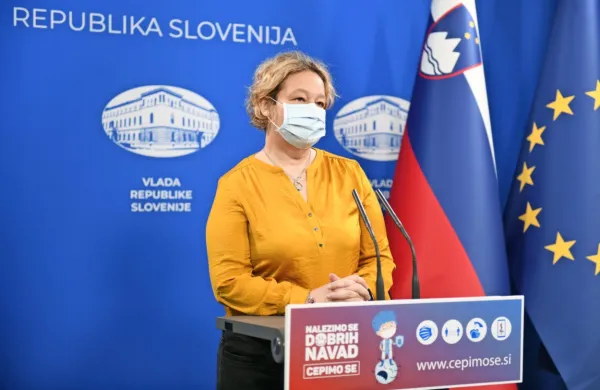 Mateja Logar, vodja posvetovalne skupine za covid-19 in infektologinja 