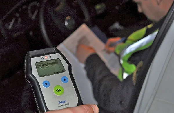 Primorski policisti so v zadnjih dneh ustavili kar nekaj voznikov, ki 
so pregloboko pogledali v kozarec.