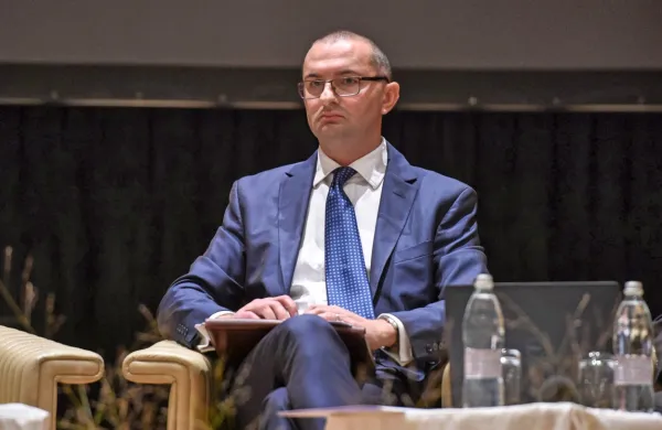 Direktorju Sove Janezu Stušku je kot odgovorni osebi zdravtstveni 
inšpektorat zaradi kršitve epidemioloških ukrepov izrekli globo v 
višini 400 evrov, drugih udeležencev pa niso kaznovali.