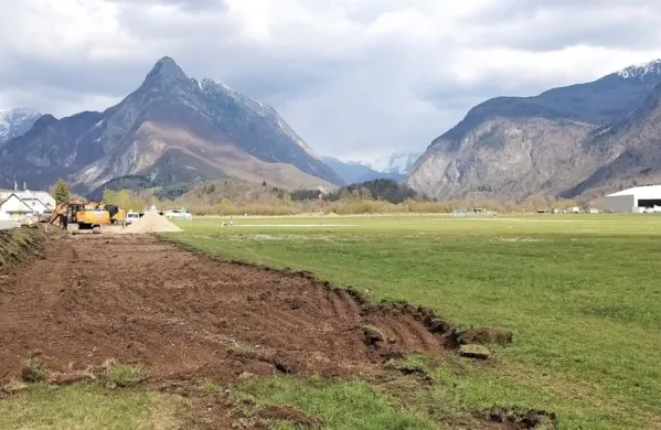 Prvi del komunalnega omrežja bodo na letališču dokončali do 
začetka junija.  