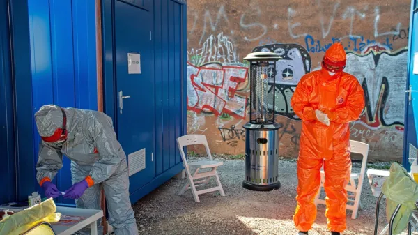 V torek so potrdili 929 okužb