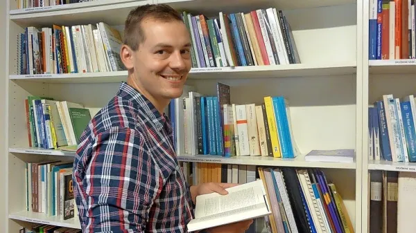 Znanstveni koordinator aplikacije je strokovnjak za jezikovne 
tehnologije dr. Damjan Popič