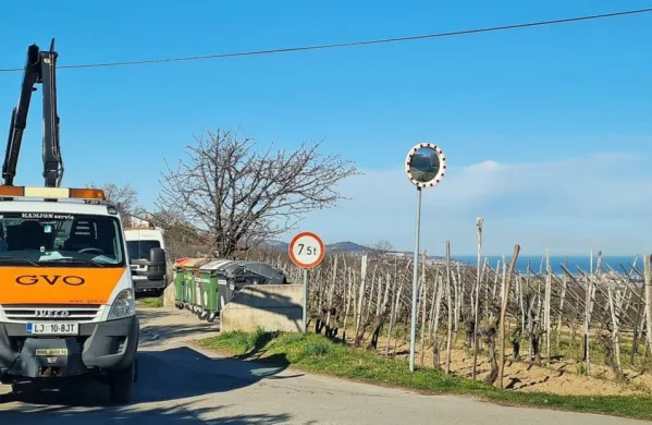 Delavci Telekomovega hčerinskega podjetja GVO so tako  nameščali optična vlakna v Sv. Antonu. 
