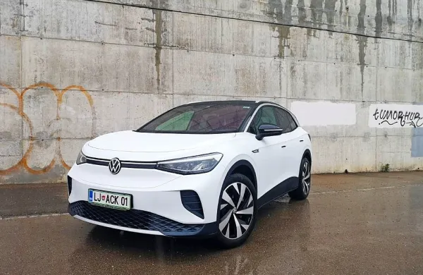 Prostorski velikan ID.4 v teoriji zmore z enim polnjenjem prevoziti 
kar 522 kilometrov.