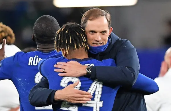 Trener Chelseaja Thomas Tuchel (desno) bo še drugič zapored  v 
finalu lige prvakov.