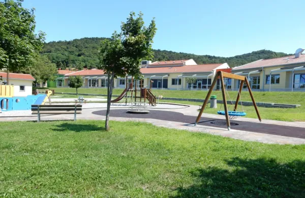 Dosedanja  ravnateljica javnega zavoda Vrtec Sežana in v zadnjem 
letu vršilka dolžnosti ravnateljice Radica Slavković se ni prijavila 
na marčevski razpis za ravnateljico za obdobje petih let. 