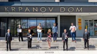 Pivški župan z letošnjimi občinskimi nagrajenci: podelitev  priznanj je zaradi epidemije potekala  brez občinstva. 