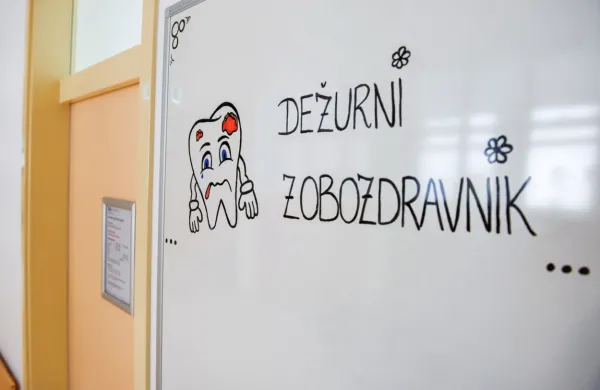 Nova pravila obveznega zdravstvenega zavarovanja določajo tudi 
dodatne  nujne storitve, zaradi katerih gre lahko pacient h 
kateremu koli zobozdravniku.