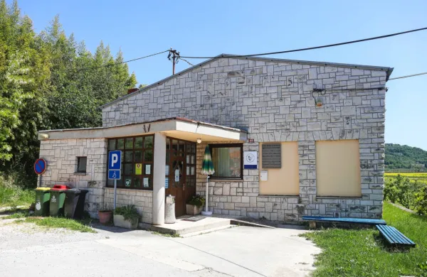 V ambulanti v Sečovljah sedaj delujeta le zobozdravnica in zobni 
tehnik. 