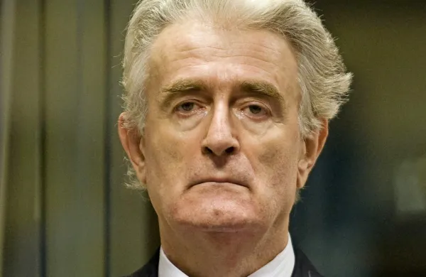 Bivši predsednik Republike srbske Radovan Karadžić bo preostanek dosmrtne zaporne kazni, na katero je bil obsojen zaradi 
vojnih zločinov in genocida v Srebrenici med vojno v BiH, prestal 
v britanskem zaporu.