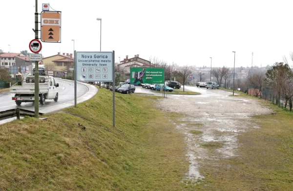 Ob vstopu v Solkan ne bodo delali novega Soškega trga, bodo pa širili parkirna mesta pri sedanjem parkirišču. 