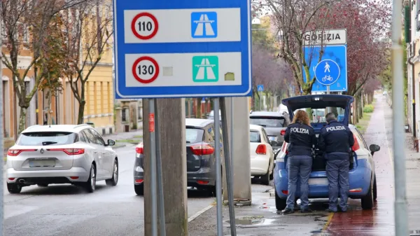 Prehajanje meje z Italijo  brez karantene bo za zdaj mogoče le ob 
predložitvi svežega potrdila o negativnem testu. 