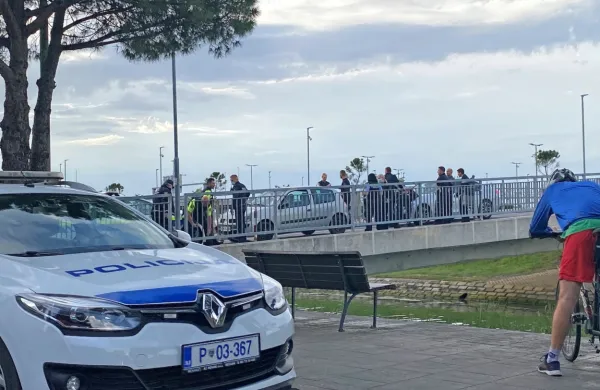 Policisti so mladega Koprčana v soboto zvečer po končanem postopku izpustili na prostost. 