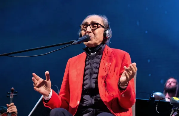 Poslovil se je znani italijanski kantavtor Franco Battiato.