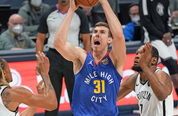 Vlatko Čančar (v modrem) se bo z Denverjem prebijal na Zahodu, 
Kevin Durant (desno) pa z Brooklynom na Vzhodu.
