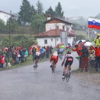 Niti nevihta ni pregnala navdušenih gledalcev. 