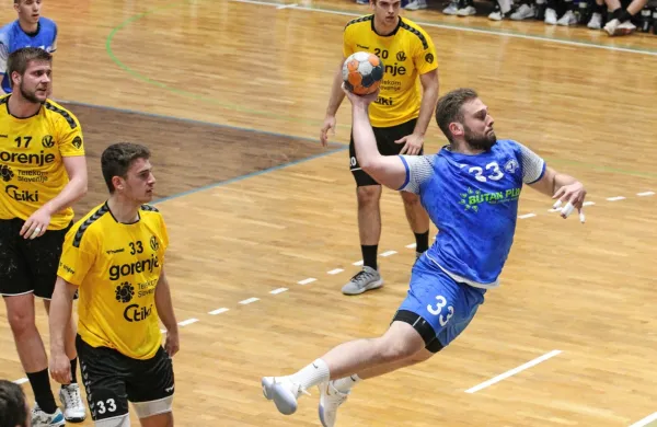 Gorenje proti naslovu, na dnu &scaron;e ni odločeno