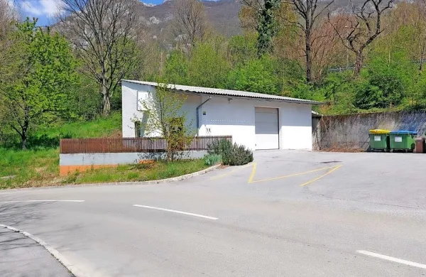 Pripravljalna dela   za gradnjo dnevnega centra za starejše v 
Ajdovščini naj bi začeli v tem tednu, pred gradnjo bodo  na izbrani 
lokaciji v Palah odstranili obstoječo stavbo.