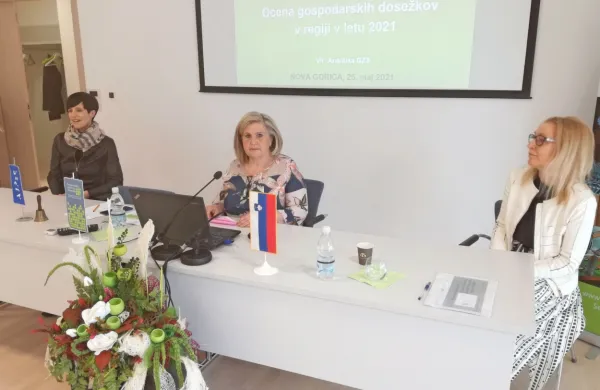 Severnoprimorsko gospodarstvo se je v lanskem letu zaradi 
epidemije skrčilo, a je kljub temu ustvarilo  presežek, je bilo slišati 
na novinarski konferenci.