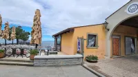 Lokal Kroštola na koprski mestni plaži, ki ga zdaj obnavljajo,  je za 
prihodnjih 15 let pristal pod okriljem poslovne skupine Tim 
International.