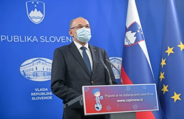 “Ničesar ne bomo  zamudili, če bomo ta vikend še v režimu, ki ga 
poznamo,” je na današnji novinarski konferenci dejal nacionalni 
koordinator za  množično cepljenje Jelko Kacin.