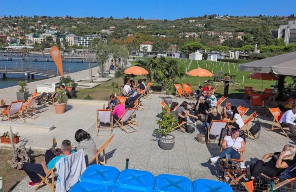 V piranski občini, kjer prevladuje gostinska dejavnost, so lani 
poslovali  z izgubo.
