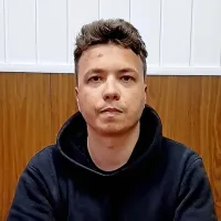 Roman Potasevič med izjavo beloruskim varnostnim organom. 