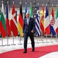 Predsednik vlade Janez Janša med prihodom na vrh voditeljev 
EU, ki je bil po nekaj mesecih spet v živo in ne na daljavo.
